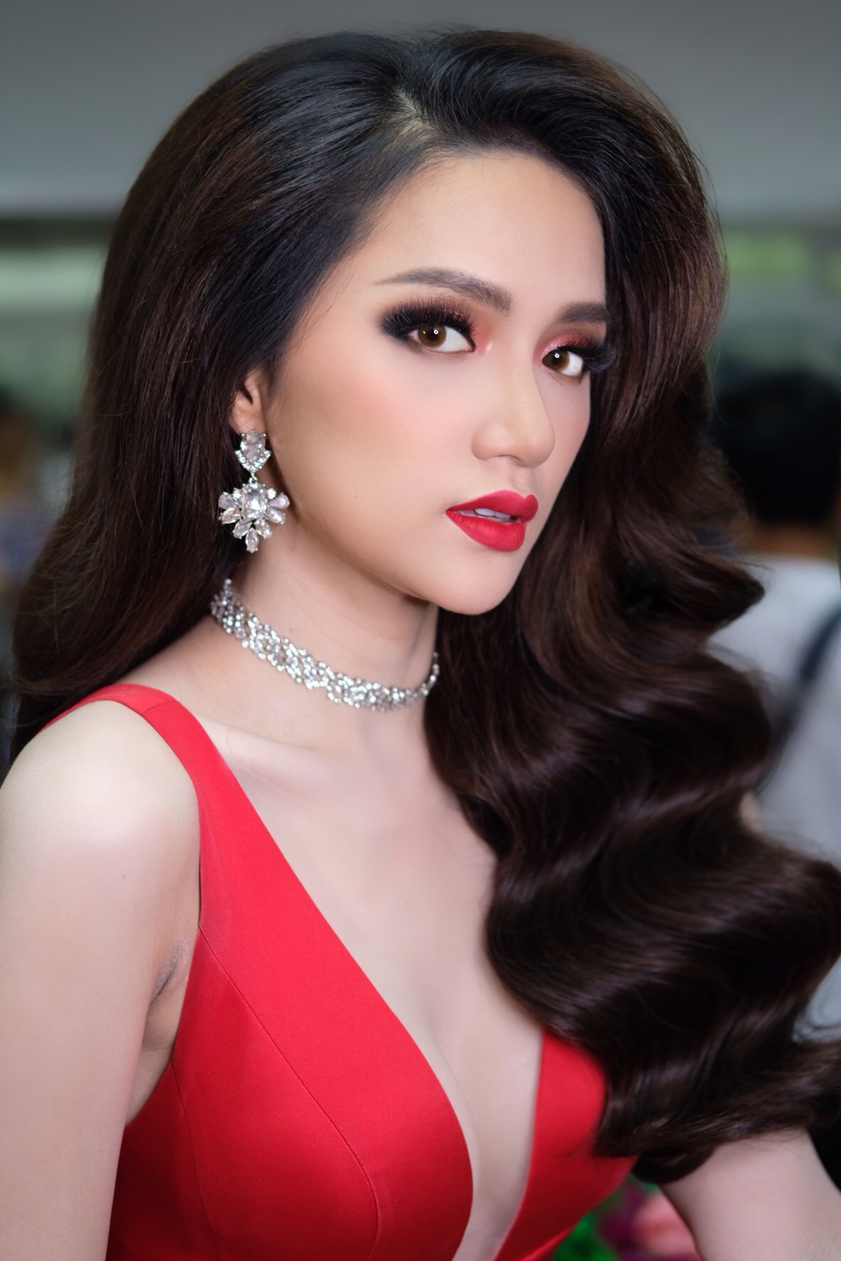Đột nhập hậu trường chuẩn bị gấp rút của Hương Giang trước giờ diễn ra chung kết Hoa hậu Chuyển giới Quốc tế 2018 - Ảnh 7.