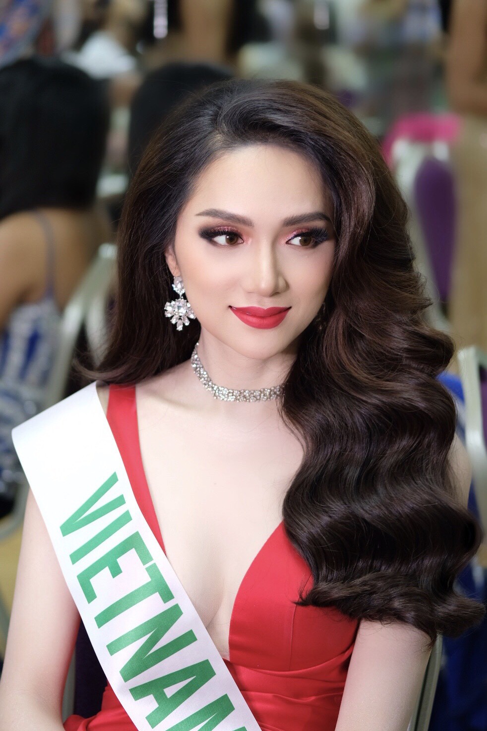 Đột nhập hậu trường chuẩn bị gấp rút của Hương Giang trước giờ diễn ra chung kết Hoa hậu Chuyển giới Quốc tế 2018 - Ảnh 5.
