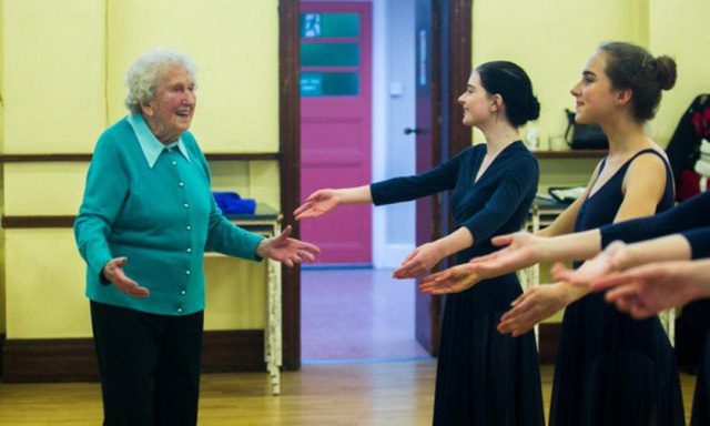 Cụ bà thành lập trường dạy múa vào năm 1946 và vẫn duy trì việc dạy tới nay