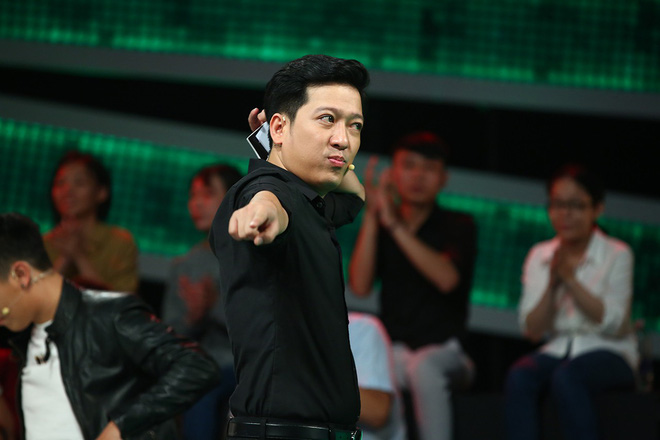 Mặc scandal tình ái, Trường Giang vẫn tươi tỉnh đi quay gameshow với Hari Won