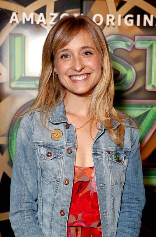  Nữ diễn viên Allison Mack được cho là nhân vật chủ chốt trong một giáo phái biến phụ nữ thành nô lệ tình dục - NXIVM hiện đang bị FBI điều tra. 