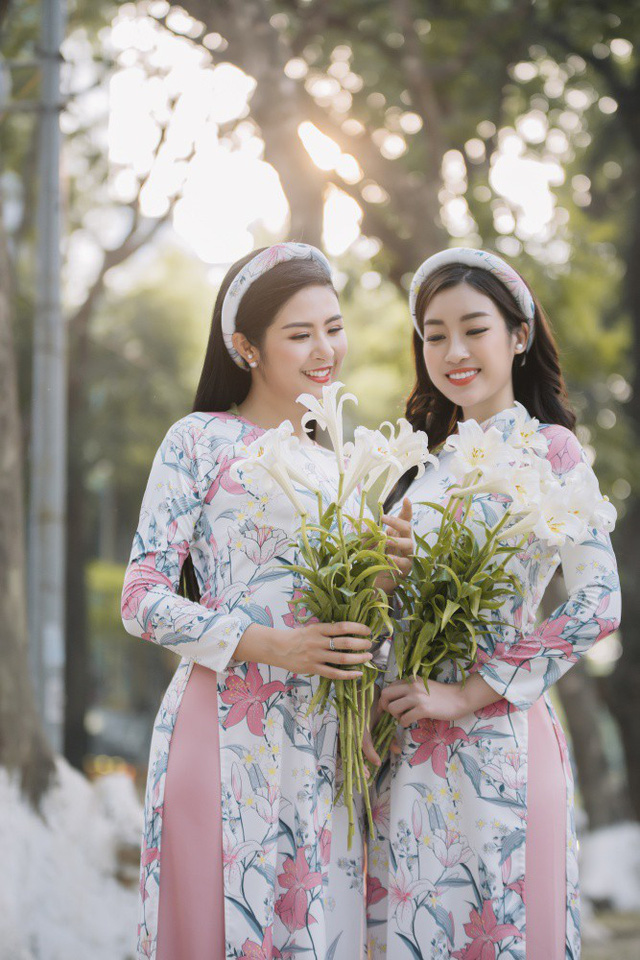 Cái duyên giúp Ngọc Hân và Đỗ Mỹ Linh trở nên thân thiết bắt đầu từ khi cô sinh viên Đại học Ngoại thương trở thành Hoa hậu. Cả hai có nhiều dịp gặp gỡ, làm việc cùng nhau trong các chương trình văn hoá, từ thiện.