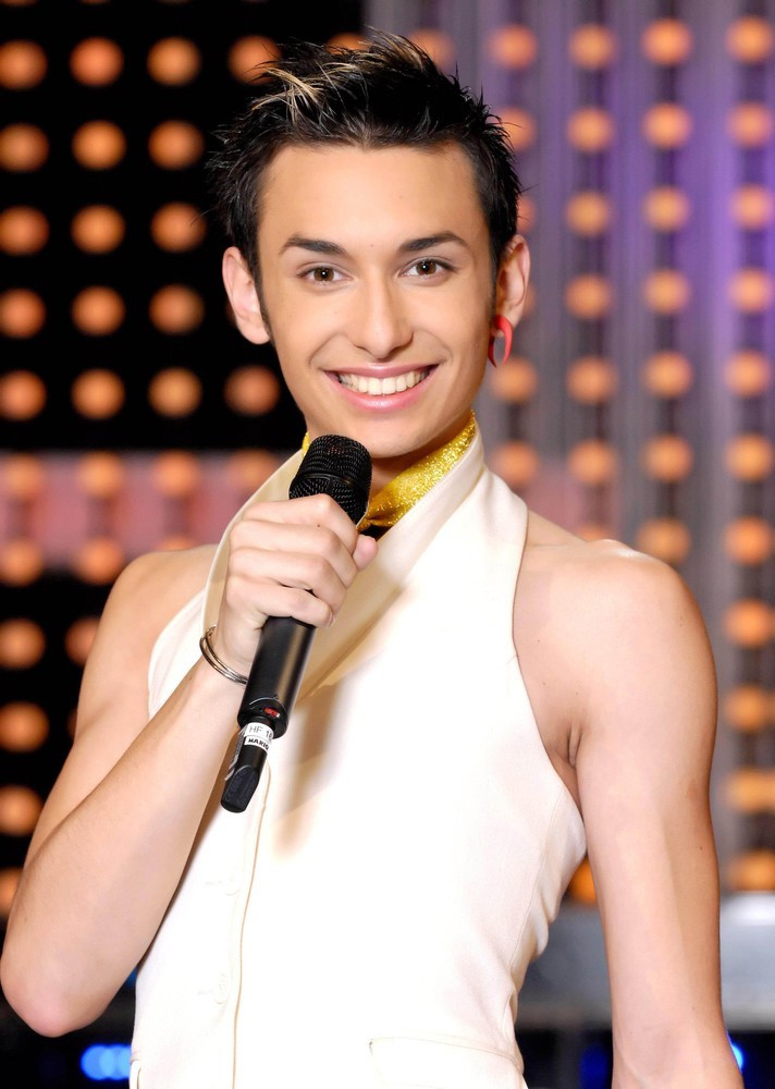 Nữ ca sĩ chuyển giới có râu từng thắng Eurovision công khai bị nhiễm HIV - Ảnh 3.