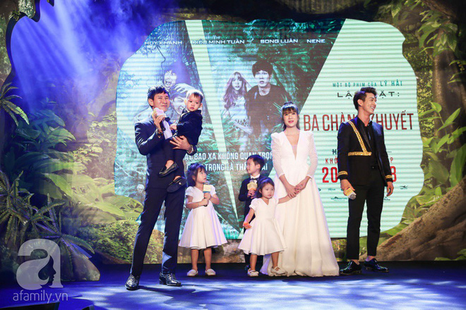 Đại gia đình Lý Hải - Minh Hà gây náo loạn họp báo ra mắt phim Lật mặt 3 - Ảnh 12.