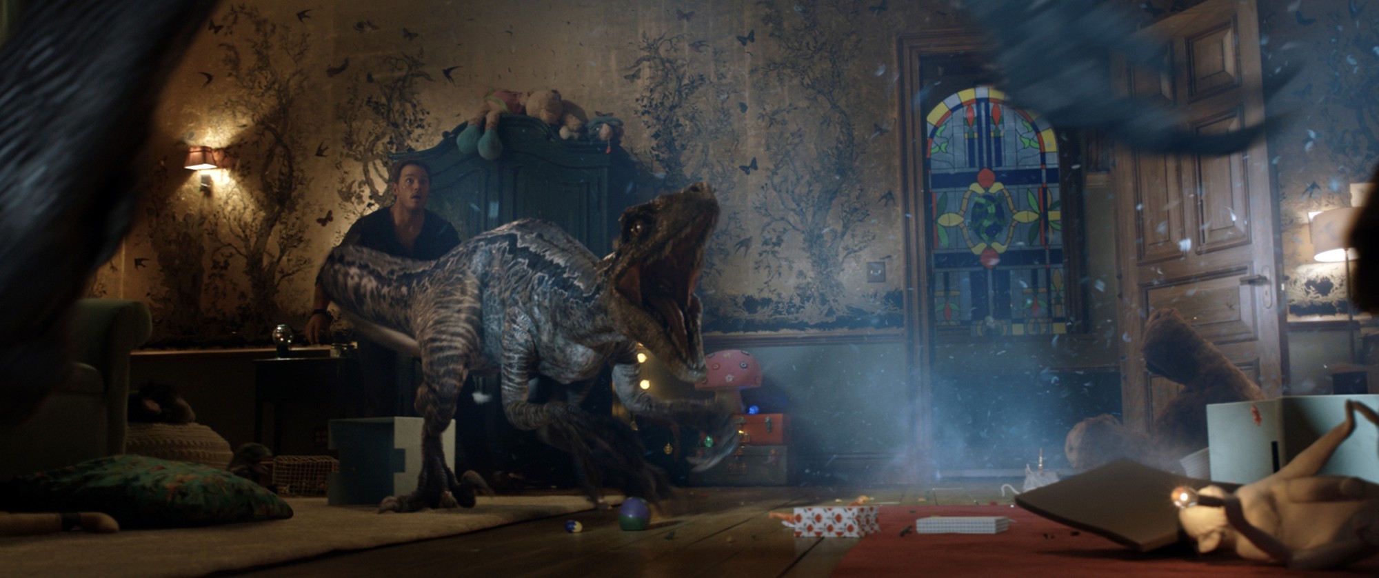 Cậy có súng, Chris Pratt suýt thành món tráng miệng của khủng long bạo chúa trong Jurassic World: Fallen Kingdom - Ảnh 6.