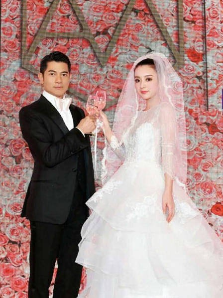 Hình ảnh hiếm hoi được tiết lộ trong lễ cưới của Thiên vương Quách Phú Thành và bà xã hotgirl kém 23 tuổi - Ảnh 1.