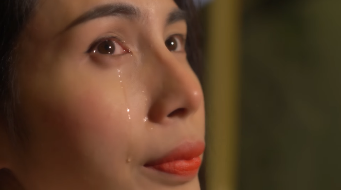 Thủy Tiên lần đầu tiên khóc trong MV.