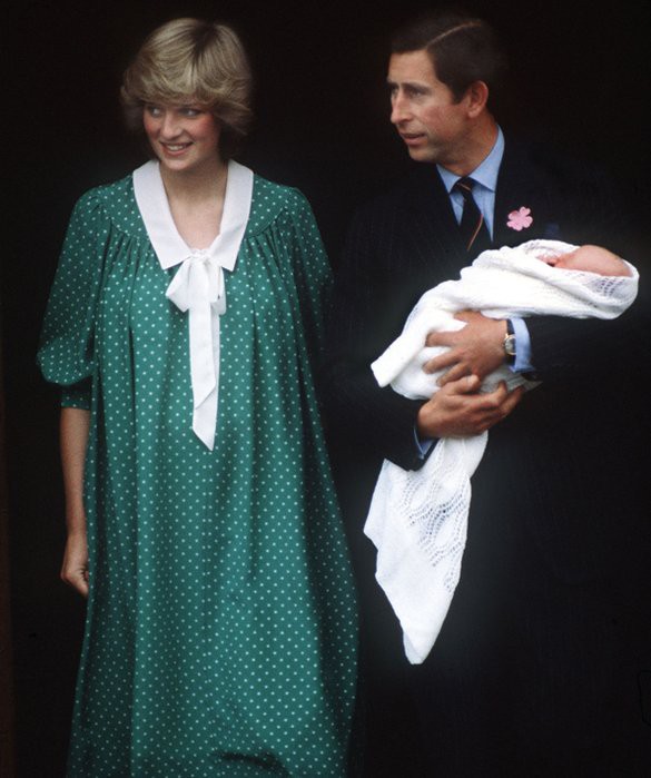 Công nương Kate xuất hiện thon gọn bất ngờ chỉ sau một ngày khi hạ sinh tiểu Hoàng tử thứ 3 - Ảnh 9.