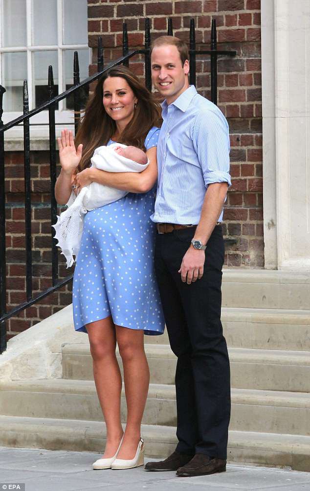 Công nương Kate xuất hiện thon gọn bất ngờ chỉ sau một ngày khi hạ sinh tiểu Hoàng tử thứ 3 - Ảnh 8.