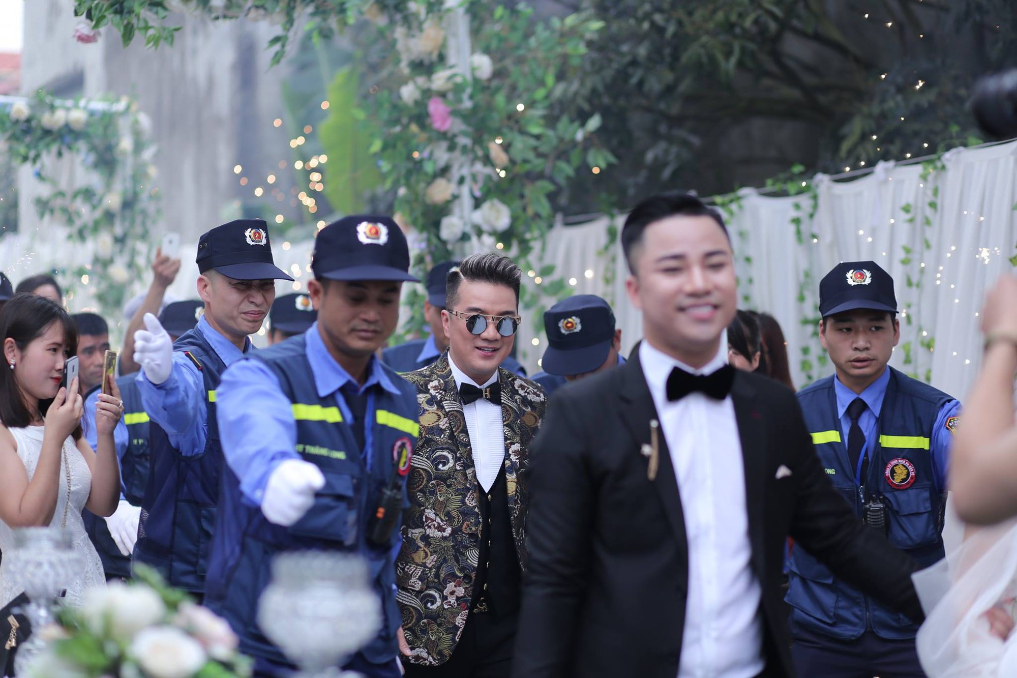 Hữu Công tiết lộ chi 2 tỷ cho đám cưới khủng mời Mr.Đàm, Lam Trường cùng 1.000 khách đến dự để nổi nhất làng - Ảnh 5.