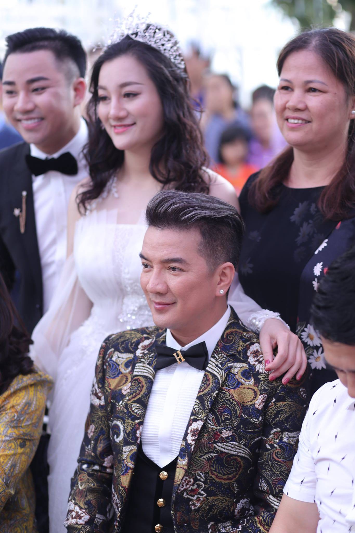 Hữu Công tiết lộ chi 2 tỷ cho đám cưới khủng mời Mr.Đàm, Lam Trường cùng 1.000 khách đến dự để nổi nhất làng - Ảnh 8.