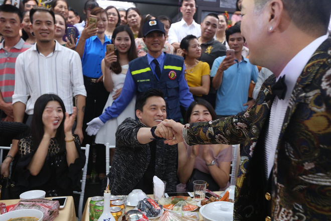 Hữu Công tiết lộ chi 2 tỷ cho đám cưới khủng mời Mr.Đàm, Lam Trường cùng 1.000 khách đến dự để nổi nhất làng - Ảnh 19.