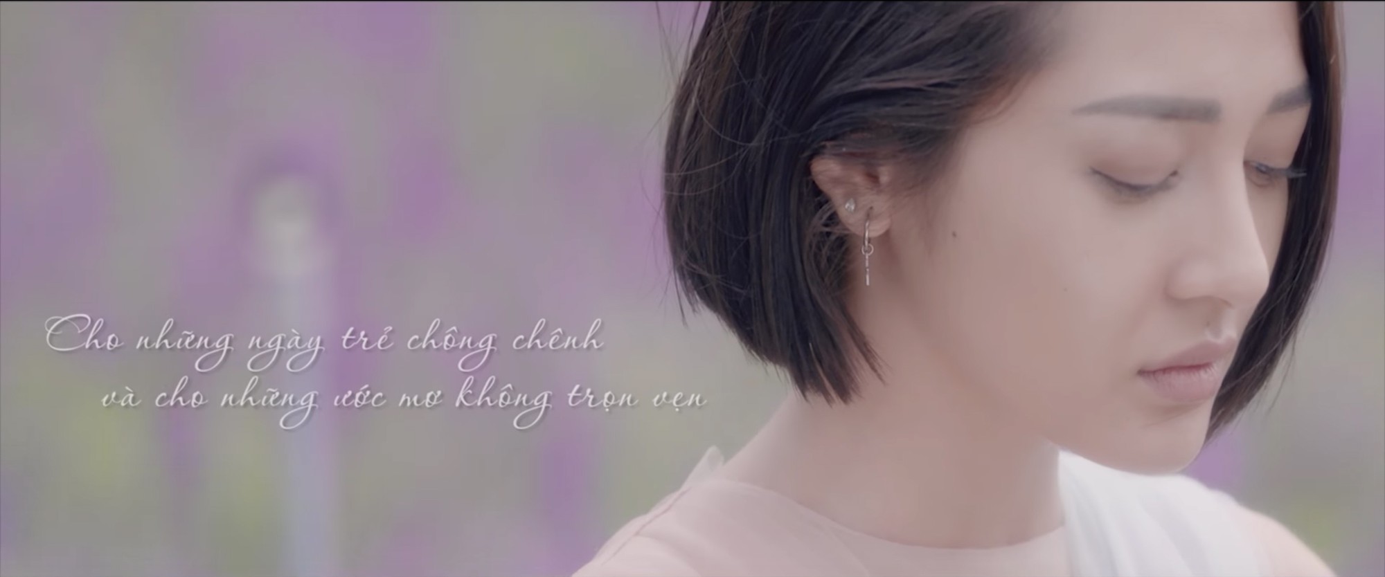 Từng ra mắt 1 MV cận cảnh, Bảo Anh lại làm thêm một MV khác cho ca khúc tạm biệt tình cũ Hồ Quang Hiếu