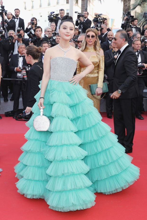 “Nữ hoàng thảm đỏ” Phạm Băng Băng bỗng gây thất vọng với style sến sẩm, nhàm chán tại LHP Cannes - Ảnh 5.