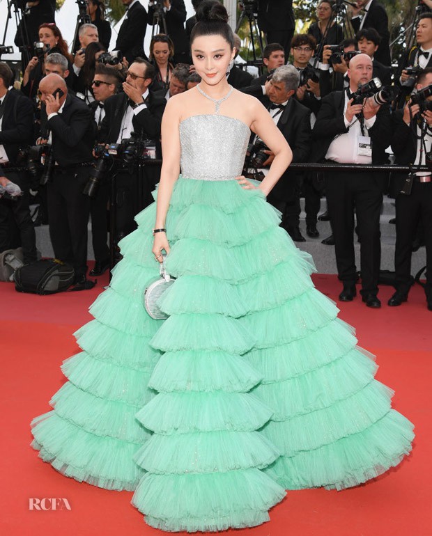 “Nữ hoàng thảm đỏ” Phạm Băng Băng bỗng gây thất vọng với style sến sẩm, nhàm chán tại LHP Cannes - Ảnh 2.