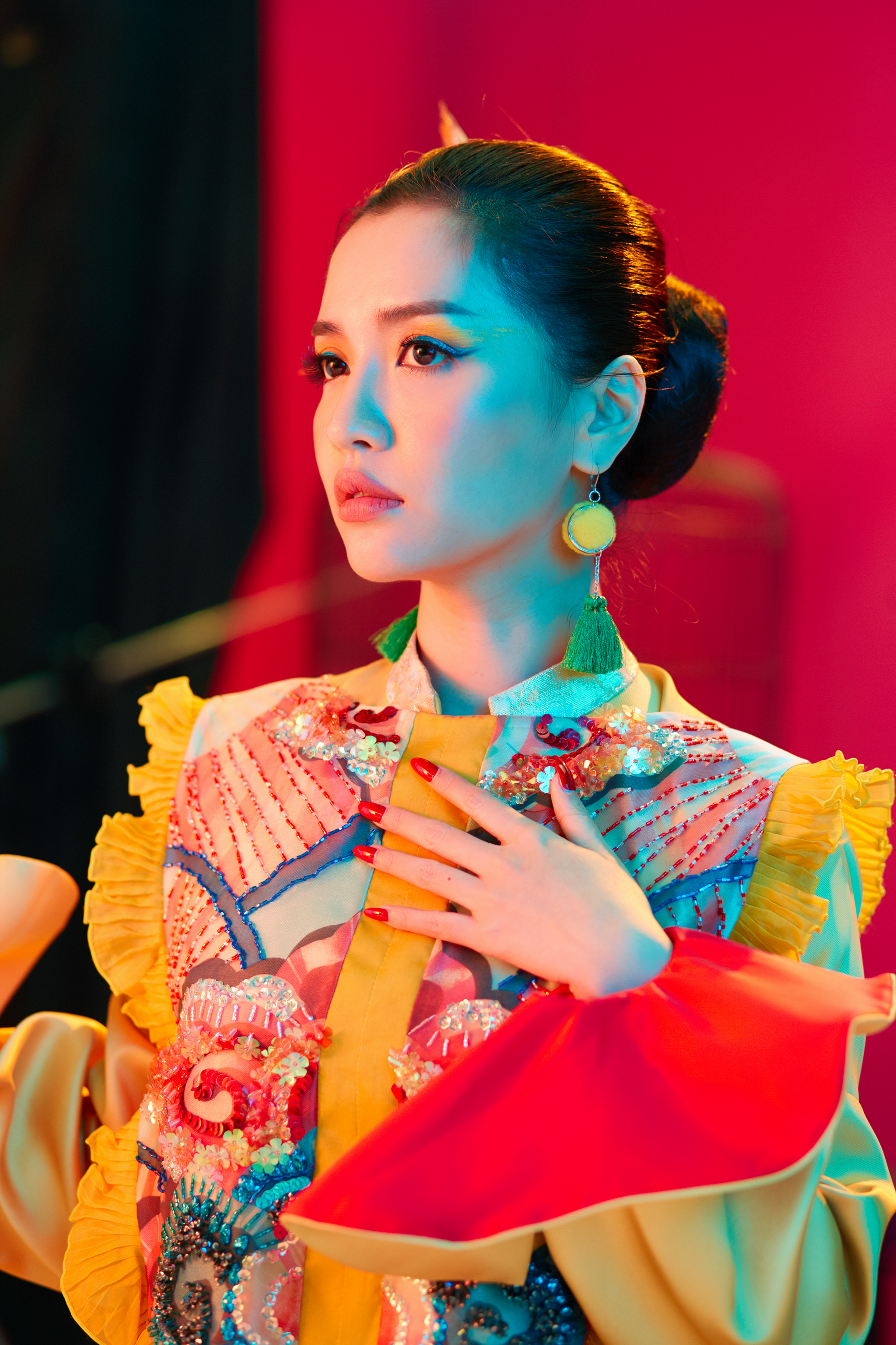 Ngoài cảnh quay ma mị, Bích Phương còn hé lộ câu hát hứa hẹn gây nghiện trong MV trở lại - Ảnh 3.