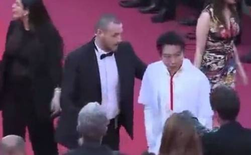 Chỉ vì lý do không ngờ, Quốc bảo làng nhạc Trung Hoa bị nhân viên Cannes đuổi 2 lần tại thảm đỏ - Ảnh 6.