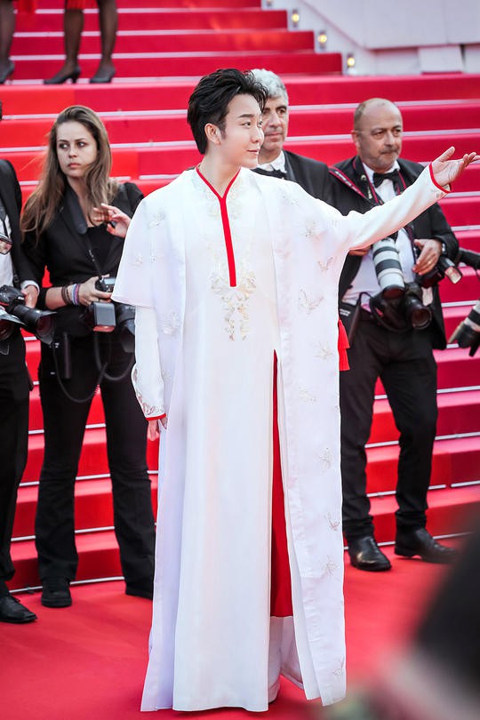 Chỉ vì lý do không ngờ, Quốc bảo làng nhạc Trung Hoa bị nhân viên Cannes đuổi 2 lần tại thảm đỏ - Ảnh 2.