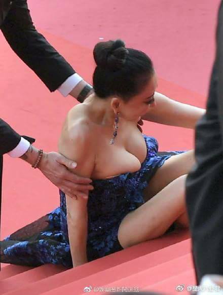 Những chiêu trò lố bịch của 3 Hoa hậu náo loạn Cannes: Người làm giả vé mời, kẻ đội hẳn cả vương miện đi thảm đỏ - Ảnh 2.
