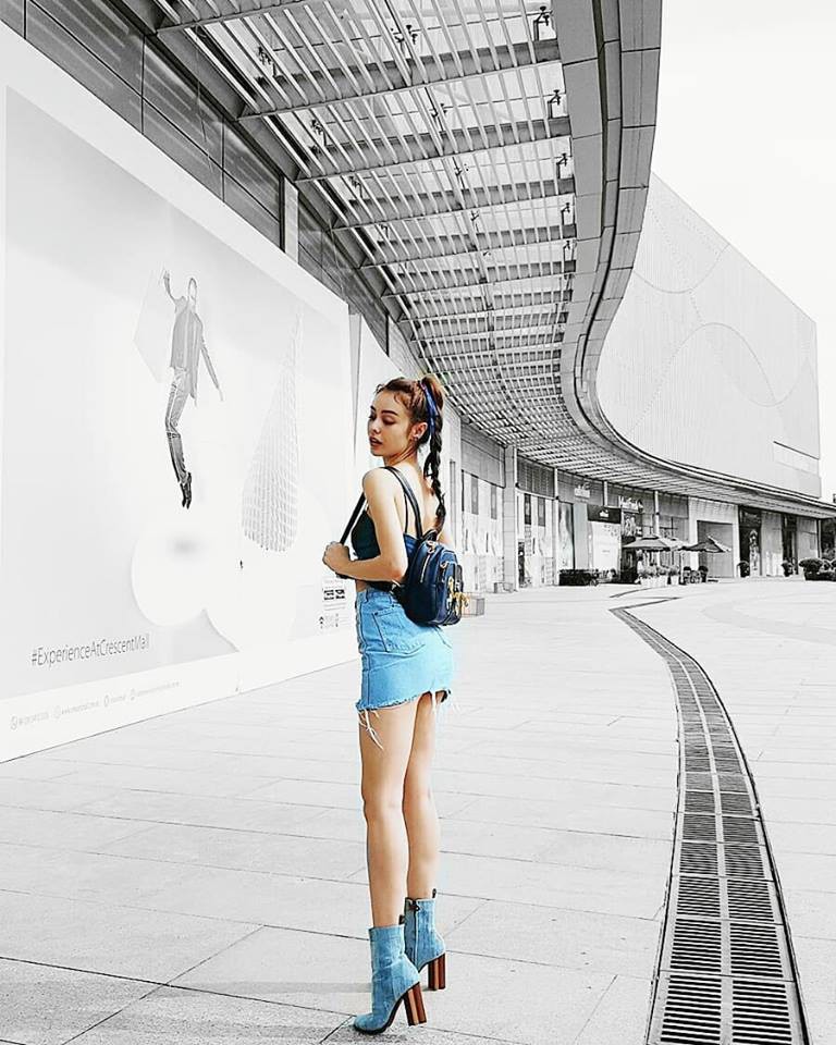 Jolie Nguyễn xúng xính street style với đồng hồ 480 triệu đồng, Quỳnh Anh Shyn khoe sneaker Chanel - Ảnh 13.