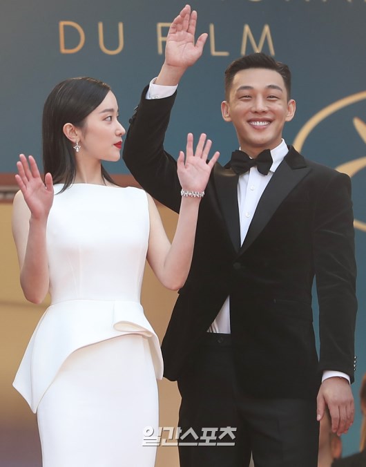 Bức ảnh bị công chúng Hàn ném đá nhiều nhất tại Cannes: Bộ 3 dính bê bối thái độ nhưng cười tươi như không - Ảnh 2.