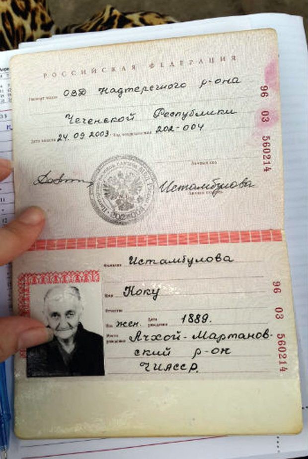  Ngày sinh trên giấy tờ của cụ Istambulova do chính phủ Nga xác nhận. 