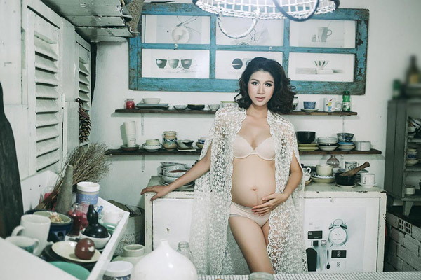 Mỹ nhân Việt bán nude khoe bụng bầu: Cựu mẫu phát ngôn  Không ai vào showbiz mà còn trinh  là số 1