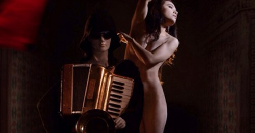 Tinna Tình chụp bộ ảnh khỏa thân nghệ thuật liên quan tới các nhạc cụ.