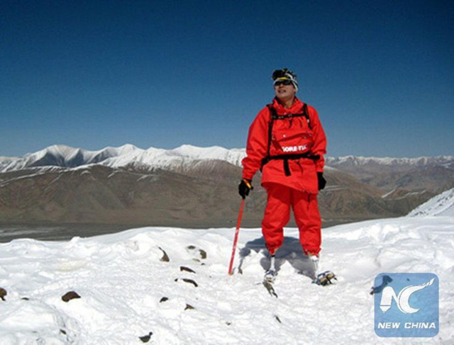  Trên đôi chân giả, ông Xia Boyu 69 tuổi đã chinh phục đỉnh núi cao nhất thế giới 