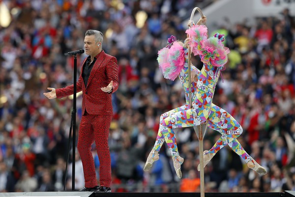  Robbie Williams trình diễn tại World Cup năm naymang theo nhiều bản hit trong đó có Let Me Entertain You, Angels 