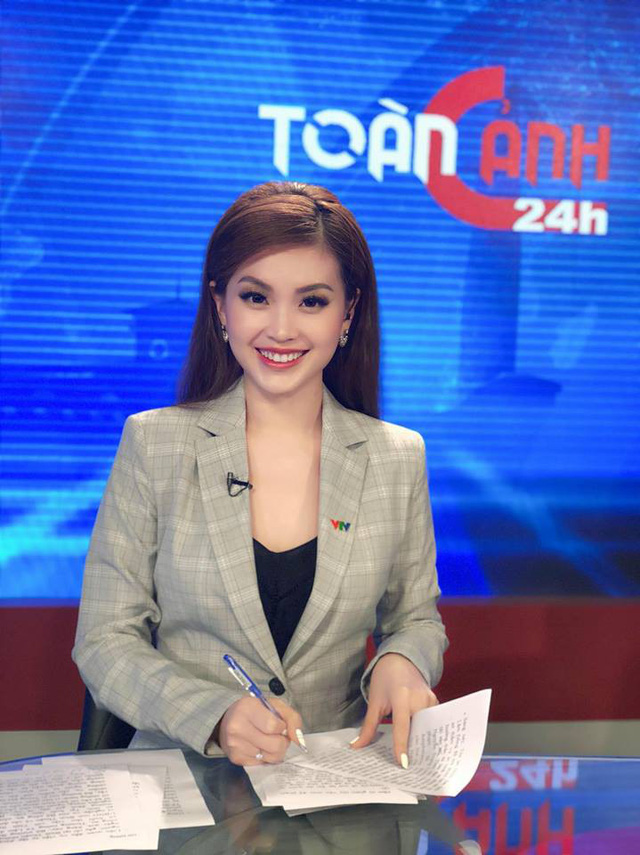 Á hậu 2 Hoa hậu Việt Nam 2014 Diễm Trang được đánh giá là người nhanh nhạy, thông minh và ứng xử linh hoạt cùng khả năng sử dụng tiếng Anh thành thạo nên cũng không quá bất ngờ khi cô được tin tưởng giao trọng trách dẫn bản tin “nặng ký” cho chương trình Toàn cảnh 24h được phát sóng hàng ngày trên đài VTV9.