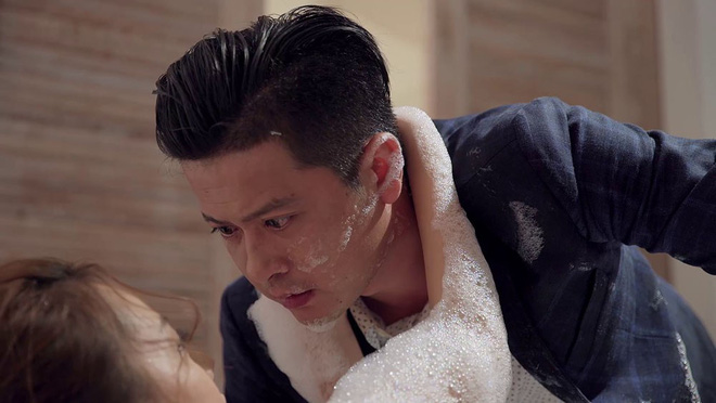 Gạo Nếp Gạo Tẻ: Sững sờ nụ hôn đắm đuối của chồng Lê Phương với nhân tình trong phòng tắm - Ảnh 5.