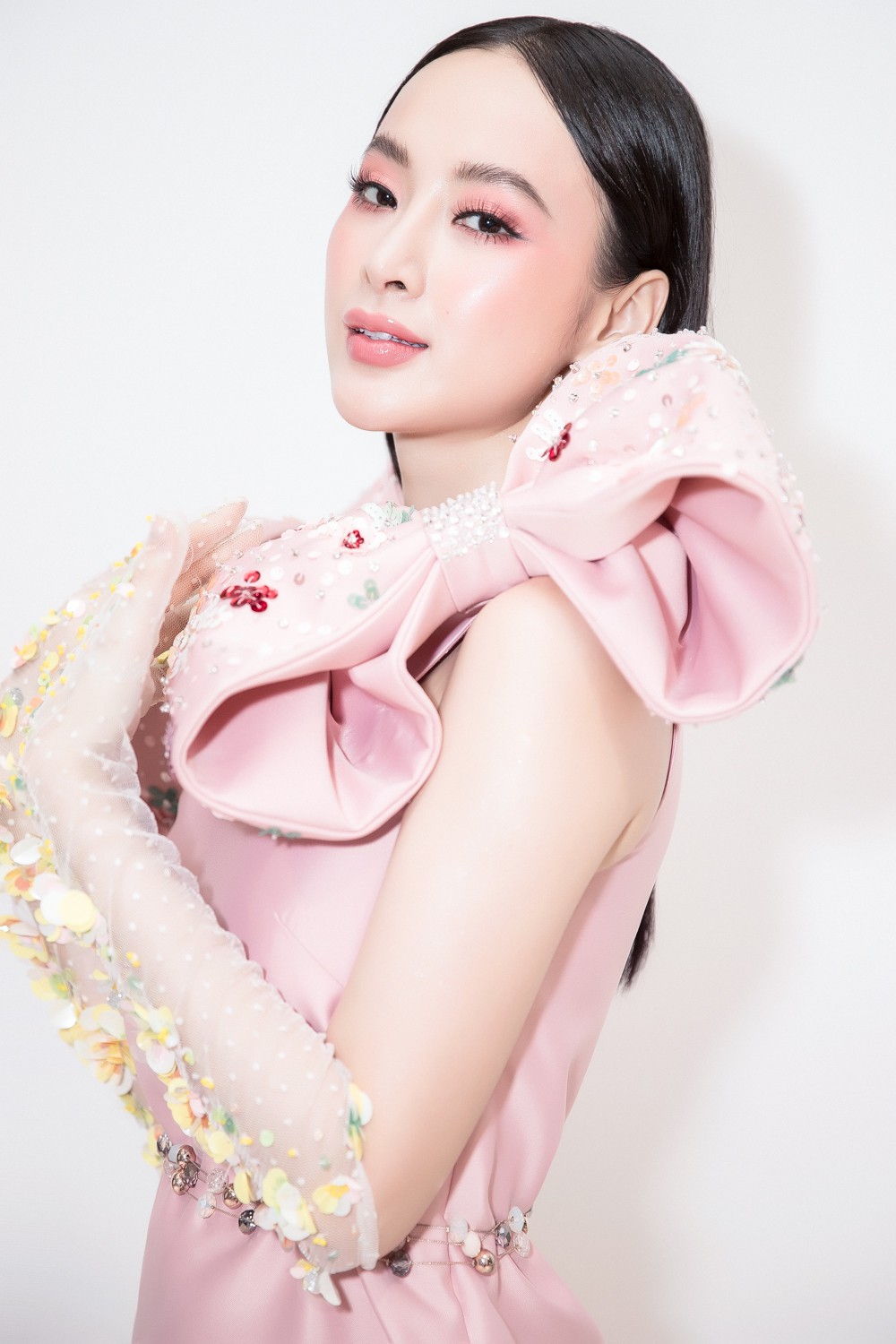 Hết hoá tiểu thư đài các, Angela Phương Trinh lại đổi sang phong cách bánh bèo đầy xinh đẹp - Ảnh 3.