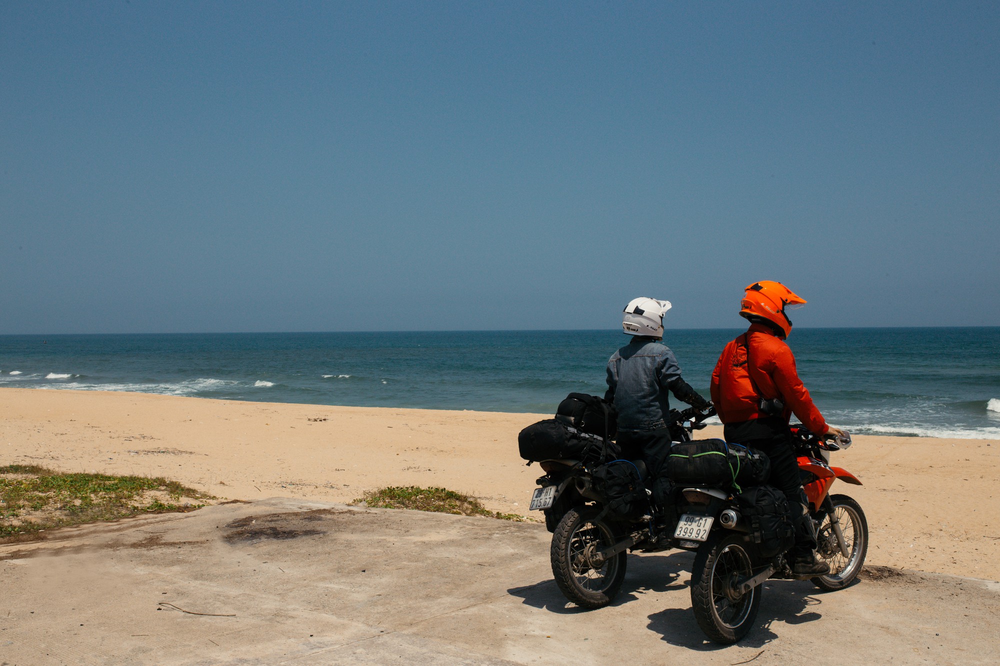 Hành trình xuyên Việt của hai chàng trai Hà Nội khiến nhiều người cuồng chân vì chất lừ và cực cool - Ảnh 1.