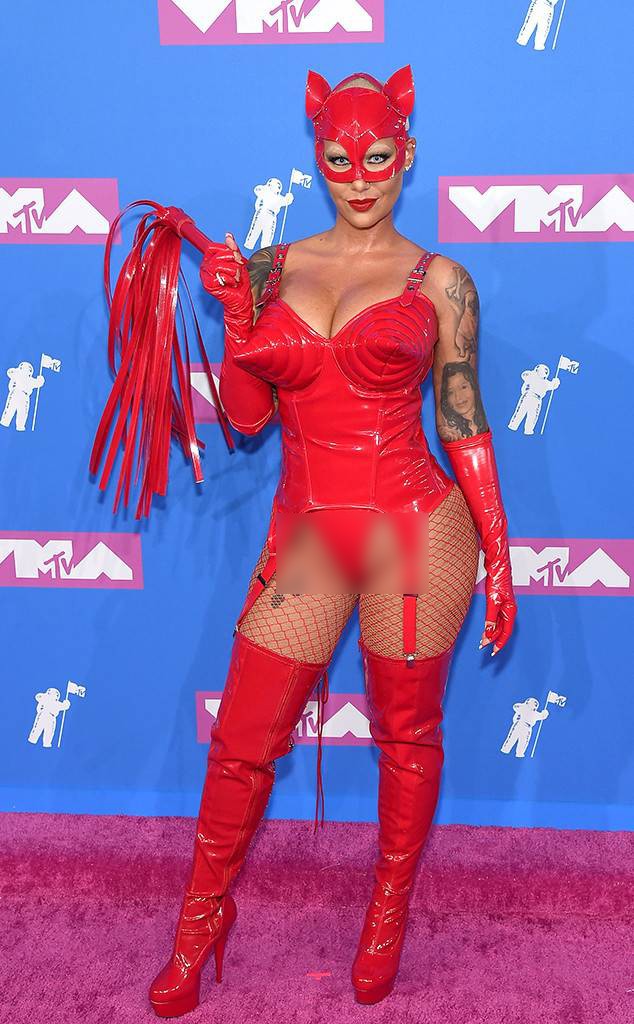 Những màn khoe thân gây nhức mắt nhất thảm đỏ MTV VMAs: Từ sao nổi tiếng đến vô danh đều bị chê phản cảm - Ảnh 4.