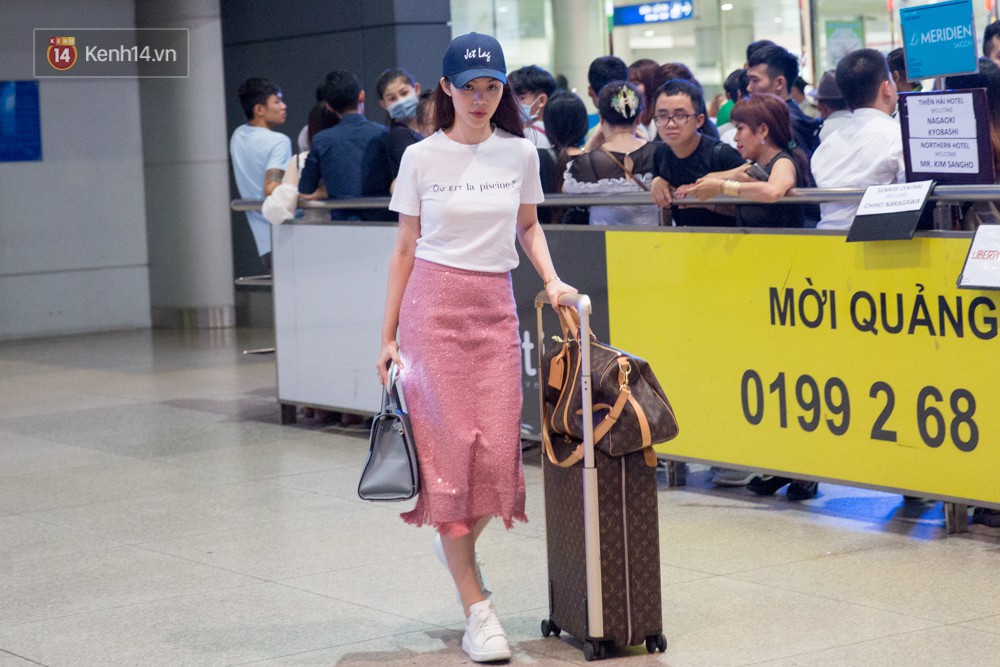 Hoa hậu Ngọc Châu và Á hậu Mỹ Nhân mộc mạc xuất hiện tại sân bay Việt Nam sau hành trình Miss Supranational Vietnam 2018 - Ảnh 17.