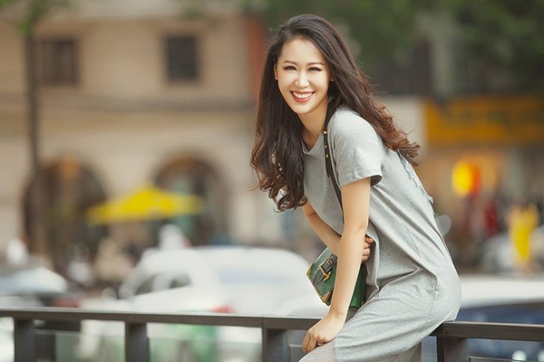 Tò mò cuộc sống của Hoa hậu chi 600 triệu/năm cho học phí của con trai