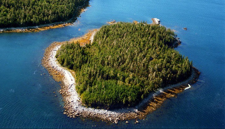 7 hòn đảo được bán với giá rẻ như cho nhưng cuối cùng chẳng ai thèm mua - Ảnh 2.