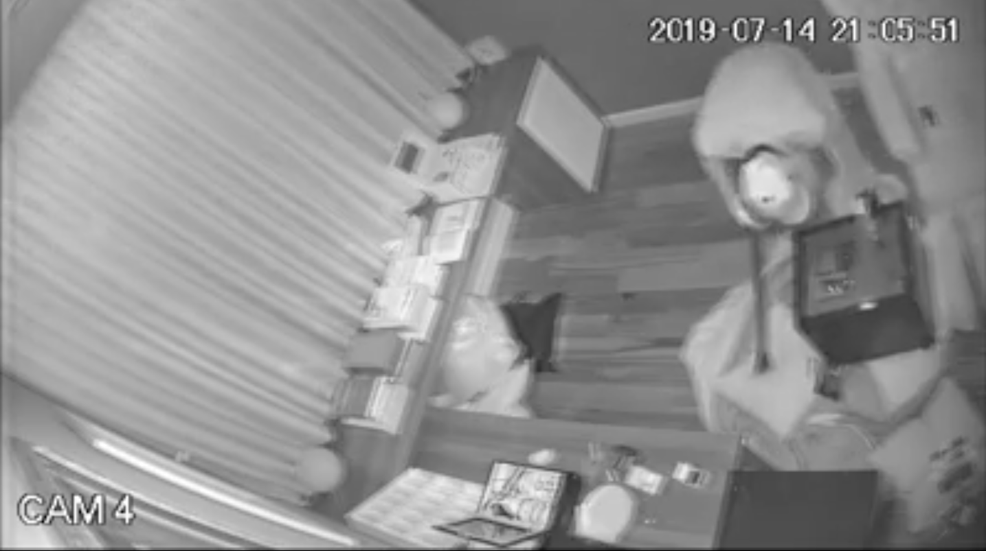 Clip 20 phút cảnh thanh niên đột nhập nhà ca sĩ Nhật Kim Anh trộm hơn 5 tỷ đồng