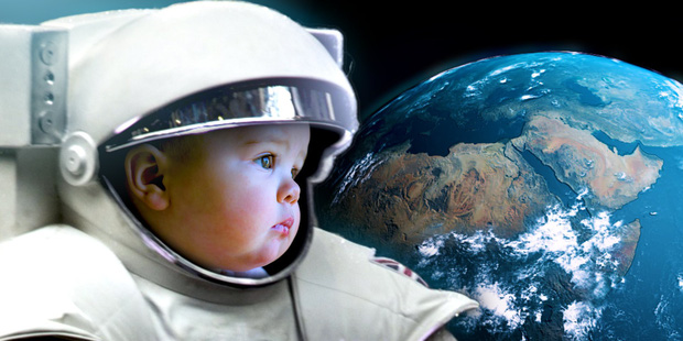 Một em bé sinh ra trên vũ trụ trông sẽ như thế nào? Hóa ra sự khác biệt có thể đến mức được xem là một giống loài mới - Ảnh 2.