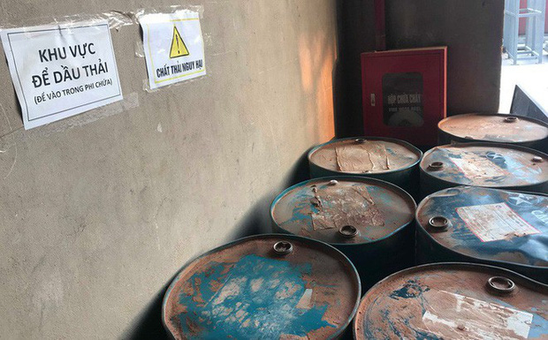 Cận cảnh nơi lưu giữ dầu thải bị tuồn ra đầu độc nước sông Đà của Công ty gốm sứ Thanh Hà - Ảnh 1.