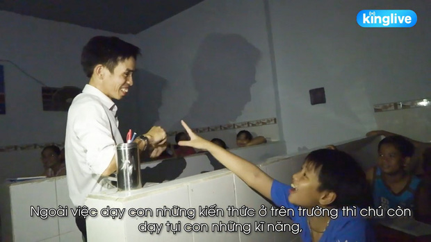 Chuyện xúc động về người thầy công nhân thuê phòng trọ Sài Gòn để gieo chữ cho trẻ em nghèo - Ảnh 3.