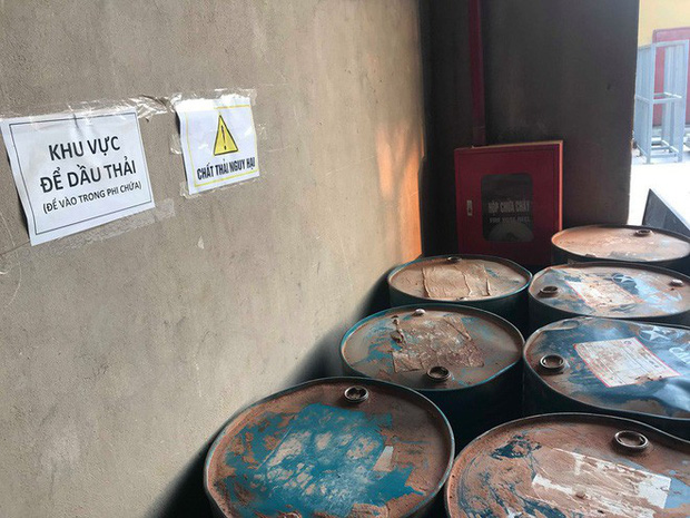 Cận cảnh nơi lưu giữ dầu thải bị tuồn ra đầu độc nước sông Đà của Công ty gốm sứ Thanh Hà - Ảnh 7.