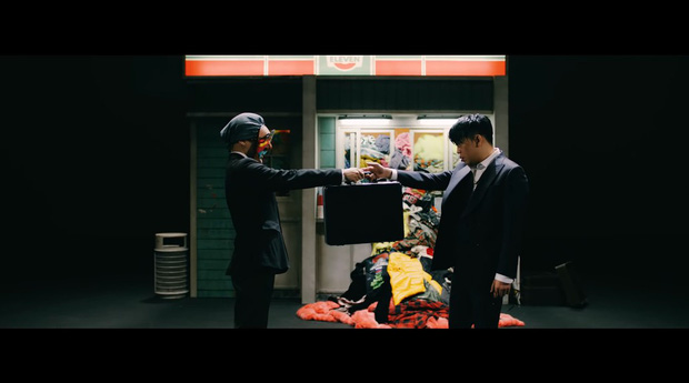 Nghi vấn MC Mong “cà khịa” T.O.P (BIGBANG) trong MV FAME, trả thù “ân oán” gần 10 năm trước? - Ảnh 2.