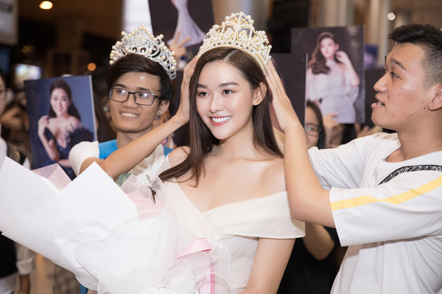 Sút 2 kg, Tường San vẫn rạng rỡ ngày về trong vòng tay chào đón của người hâm mộ cùng thành tích Top 8 Hoa hậu Quốc tế - Ảnh 9.