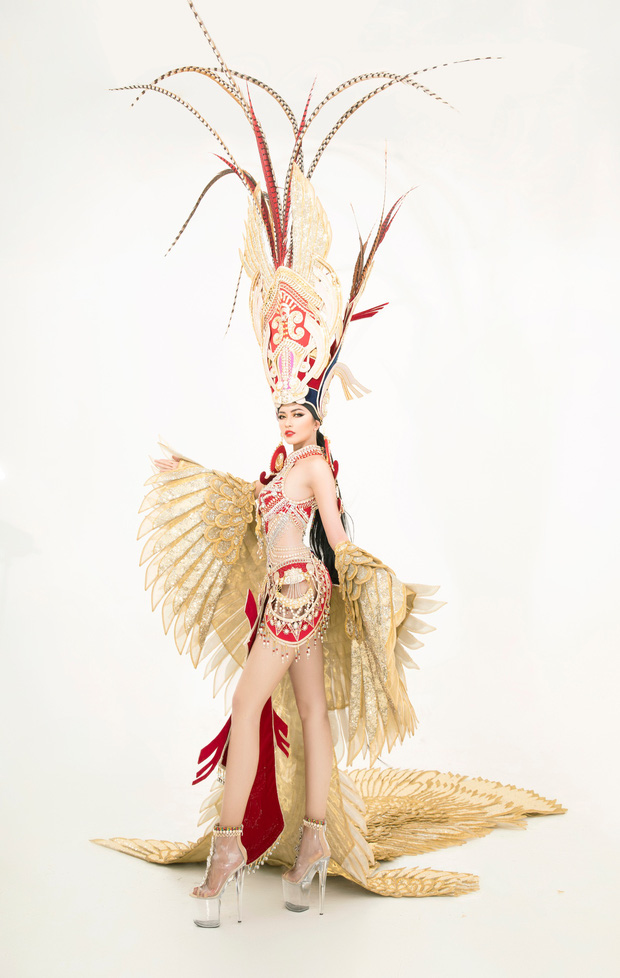 Quốc phục của Ngọc Châu tại Miss Supranational: Dài 5 mét, đính kết từ 10.000 mảnh ghép tại cánh chim Lạc cực hoành tráng! - Ảnh 3.