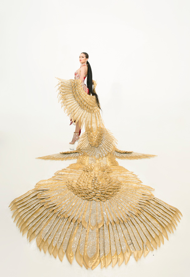 Quốc phục của Ngọc Châu tại Miss Supranational: Dài 5 mét, đính kết từ 10.000 mảnh ghép tại cánh chim Lạc cực hoành tráng! - Ảnh 2.