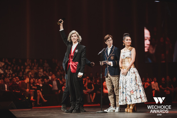 Loạt khoảnh khắc không đẹp không tính tiền của Denis Đặng tại WeChoice Awards 2019 - Ảnh 4.