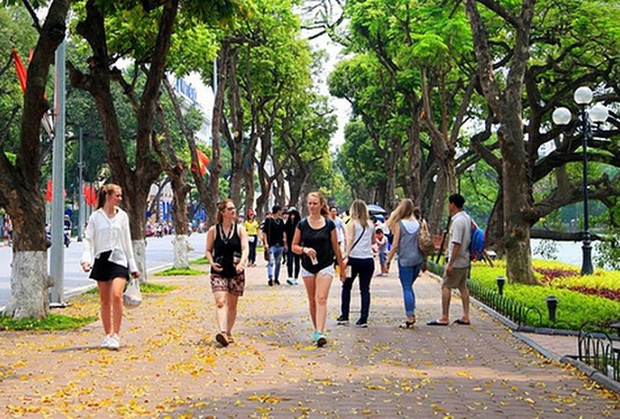 Khách du lịch đến Hà Nội bất ngờ tăng trở lại