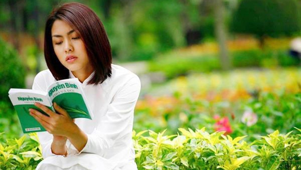 Tăng Thanh Hà bất ngờ chia sẻ lại loạt ảnh thời đóng phim ‘Bỗng dưng muốn khóc’ 12 năm trước, phản ứng của con gái cô là điều đáng chú ý